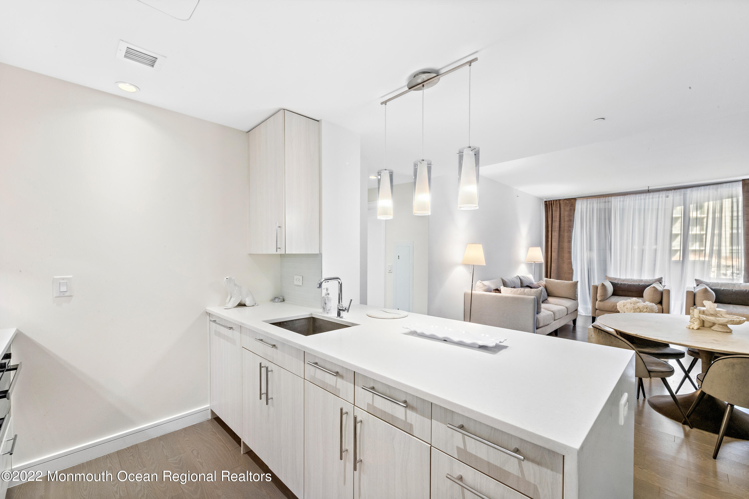 15 Morris Avenue, 202 SUMMER