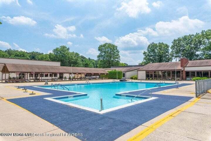 55 Amberly Drive, F