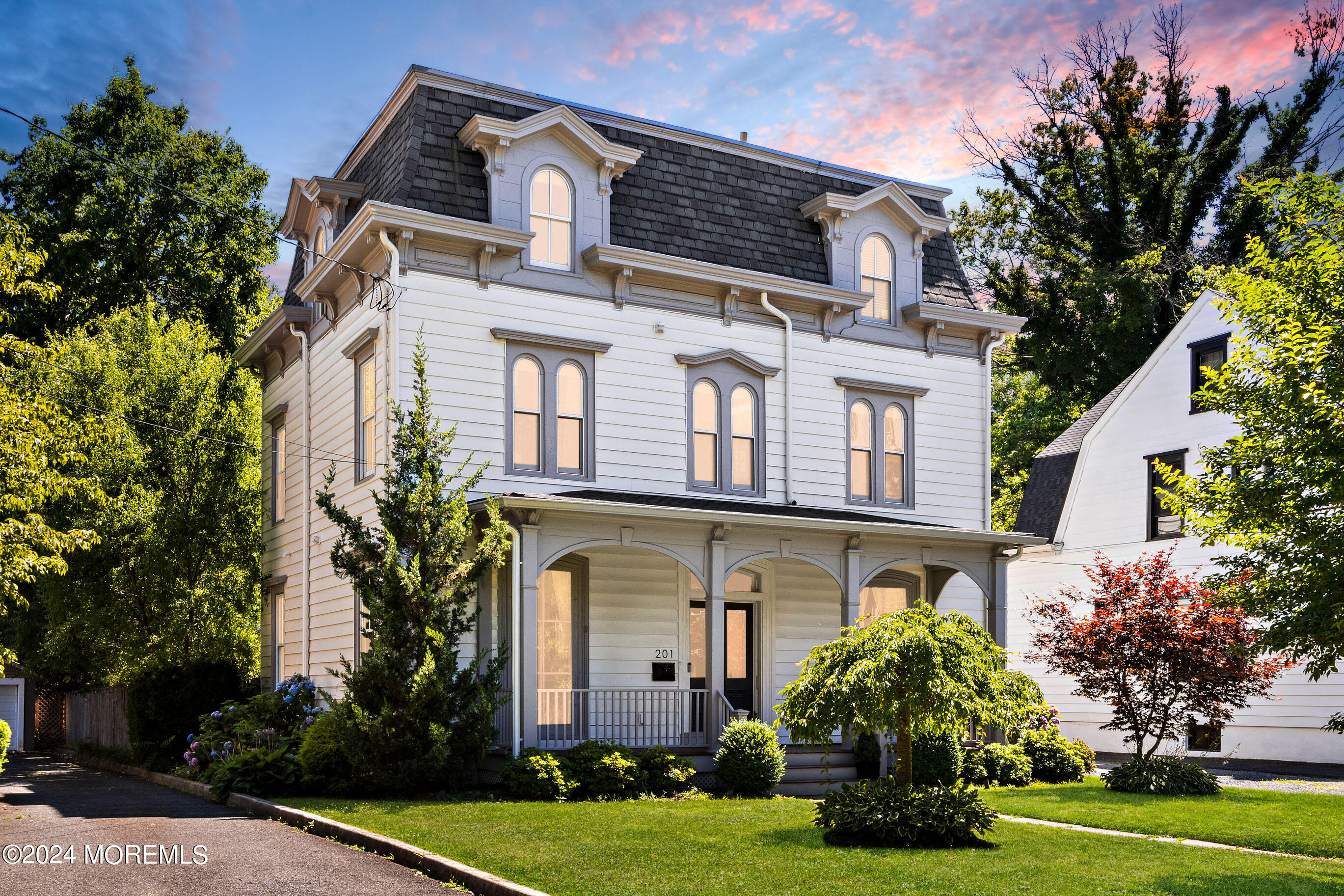 201 E Bergen Place