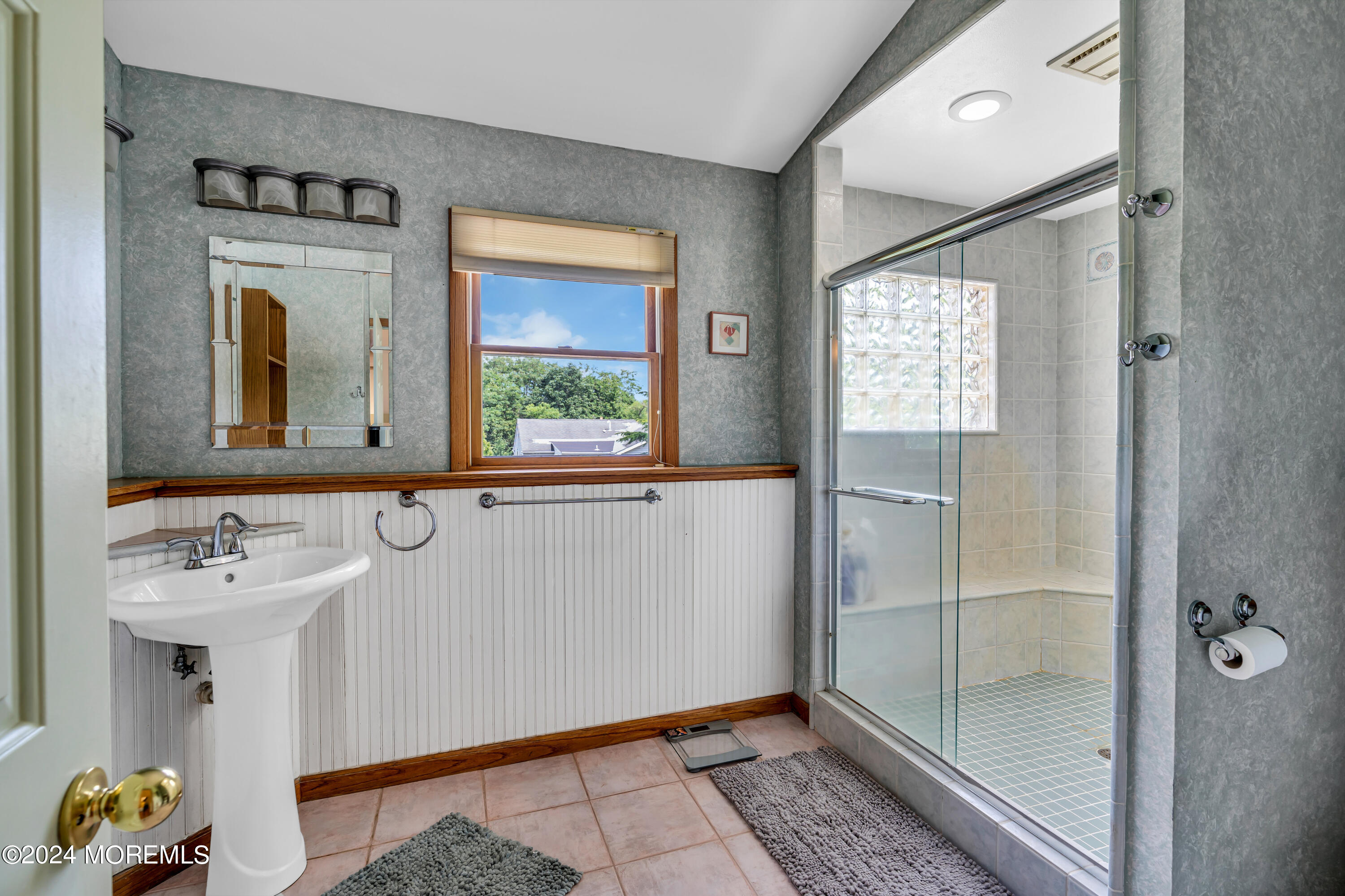 15 Mcqueen Boulevard