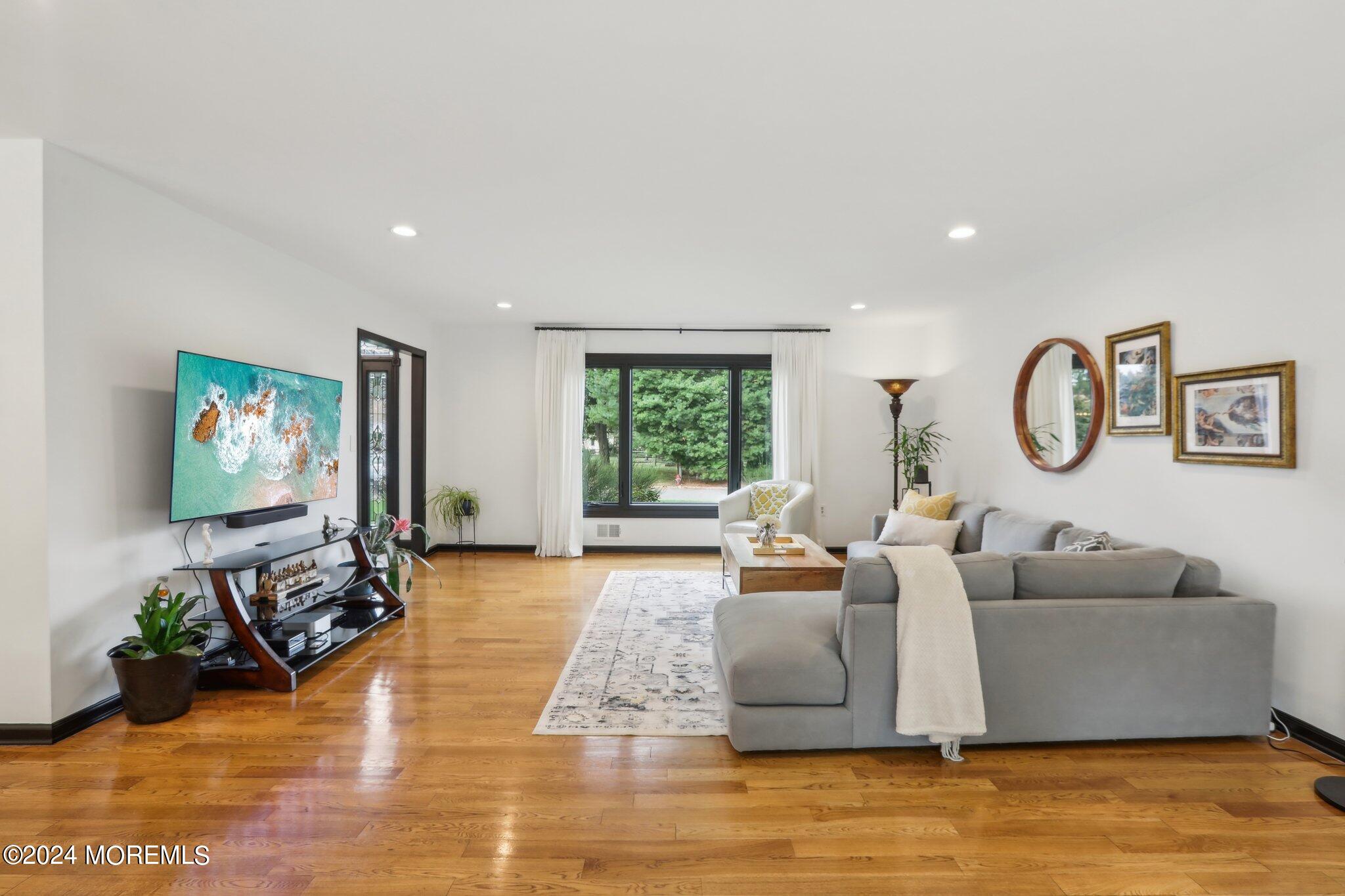 2 Green Meadow Drive