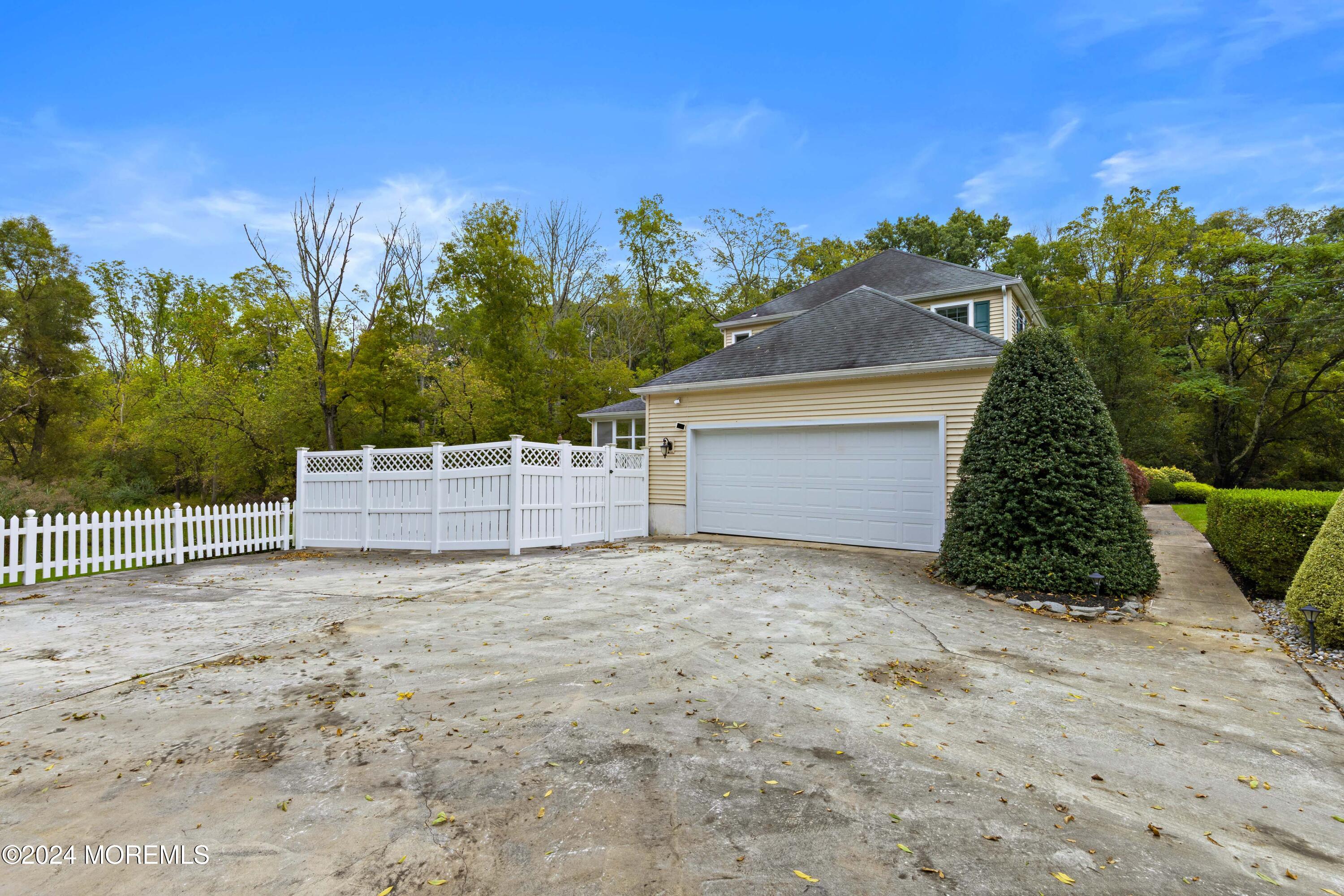 17 Laurelwood Drive