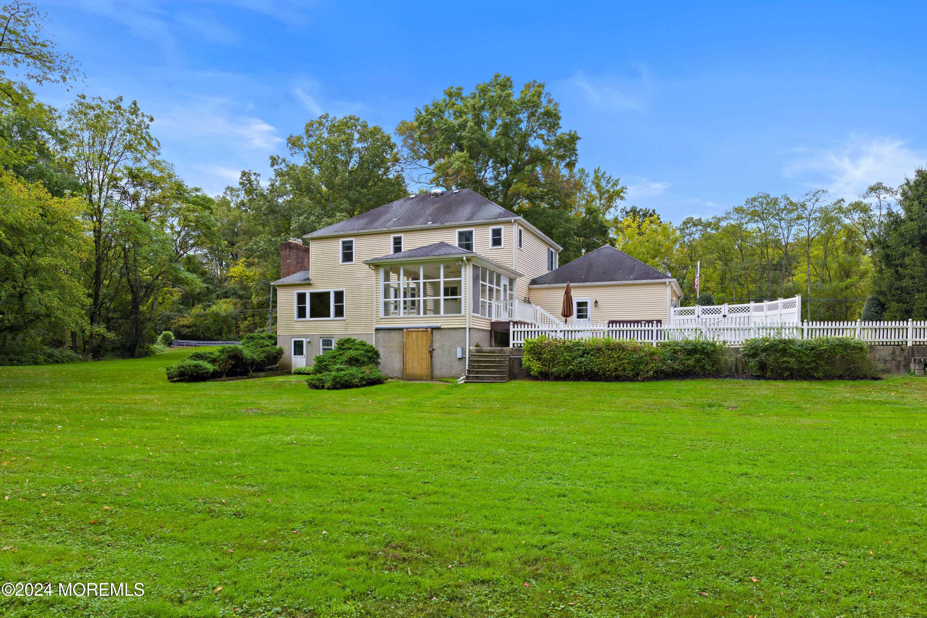 17 Laurelwood Drive