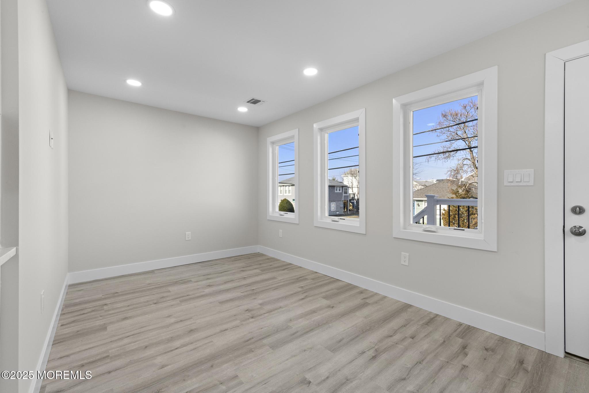 233 Dupont Avenue, 1