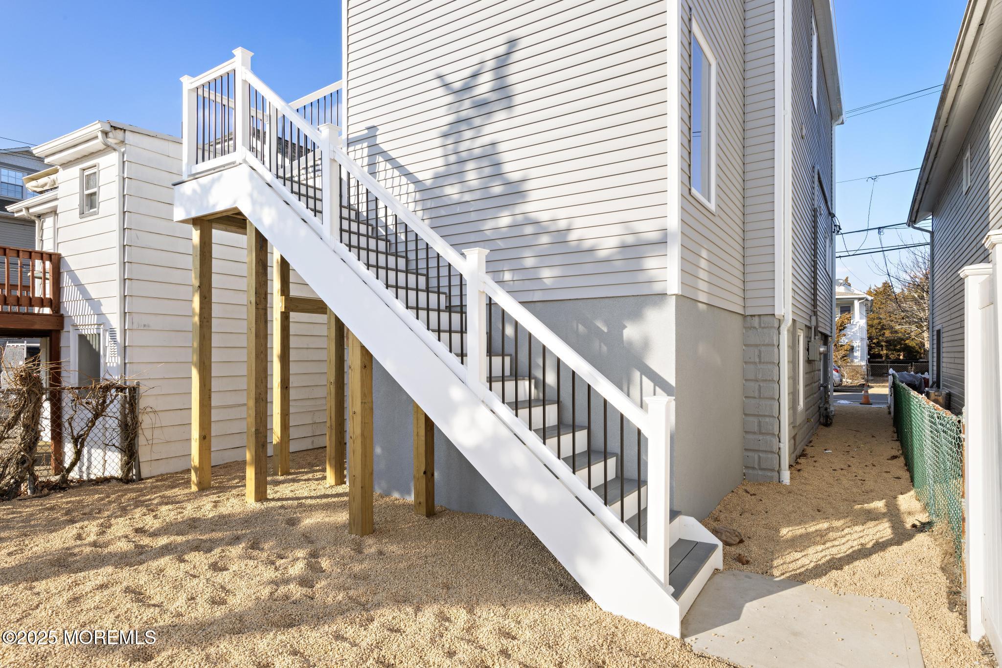 233 Dupont Avenue, 1