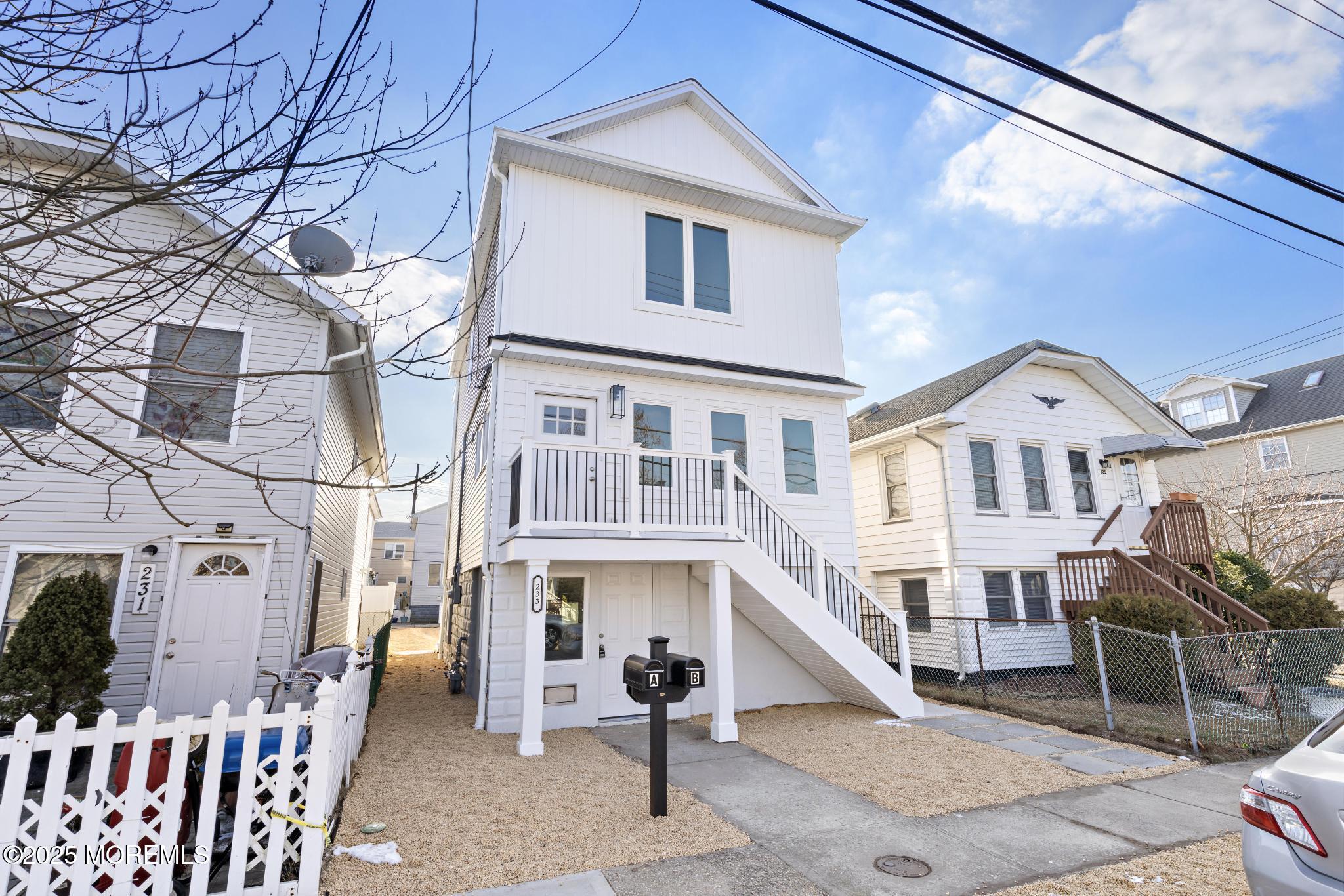 233 Dupont Avenue, 1