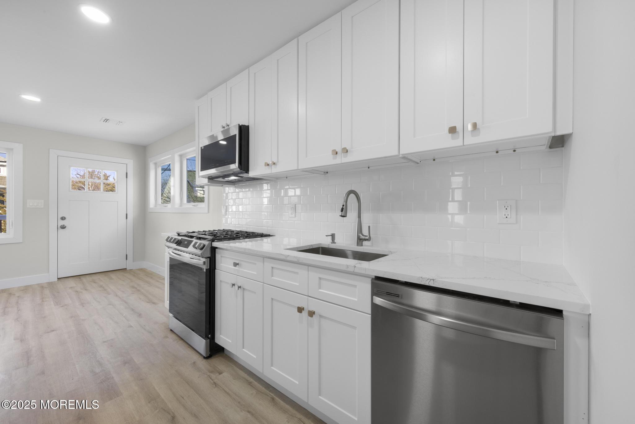 233 Dupont Avenue, 1