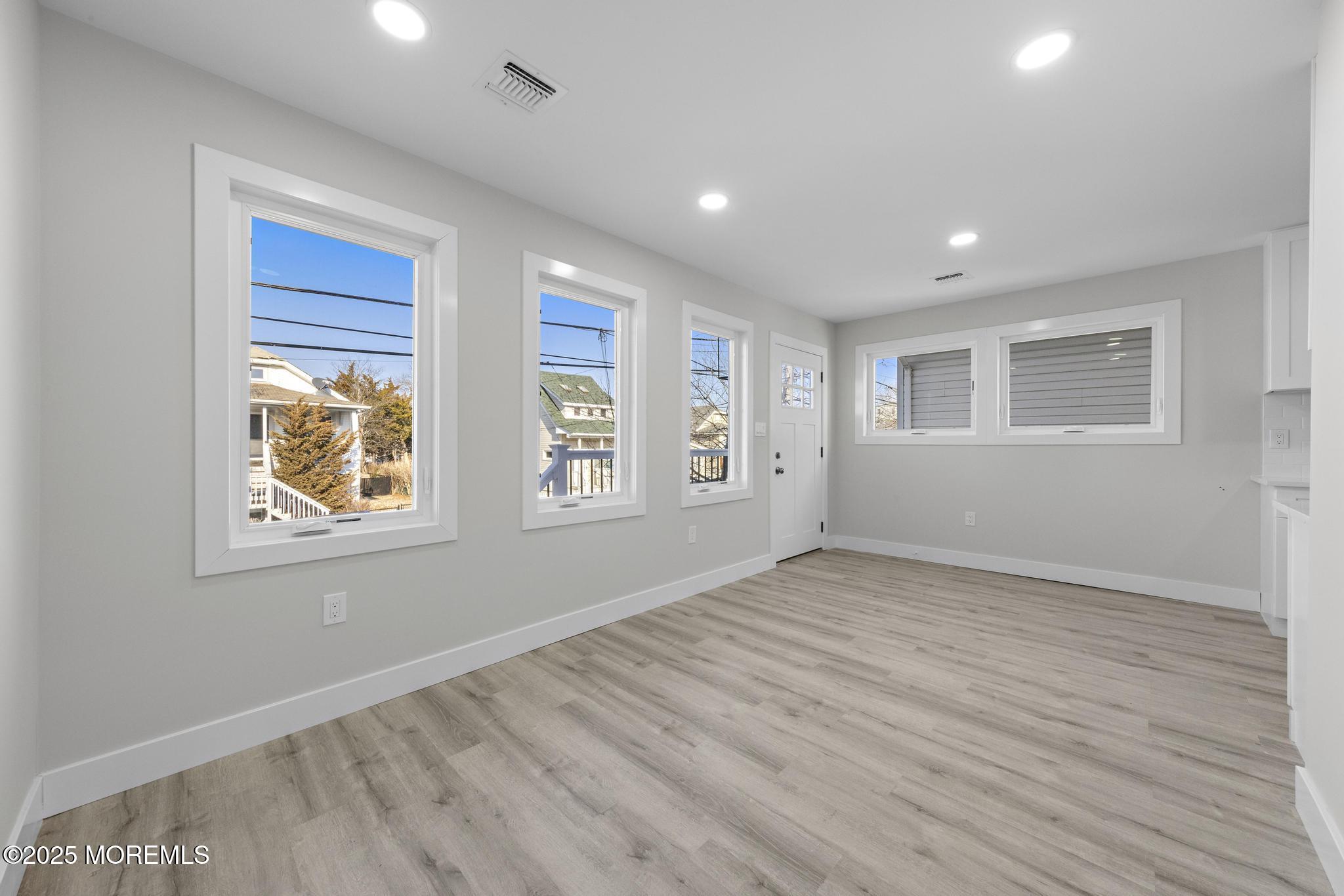 233 Dupont Avenue, 1