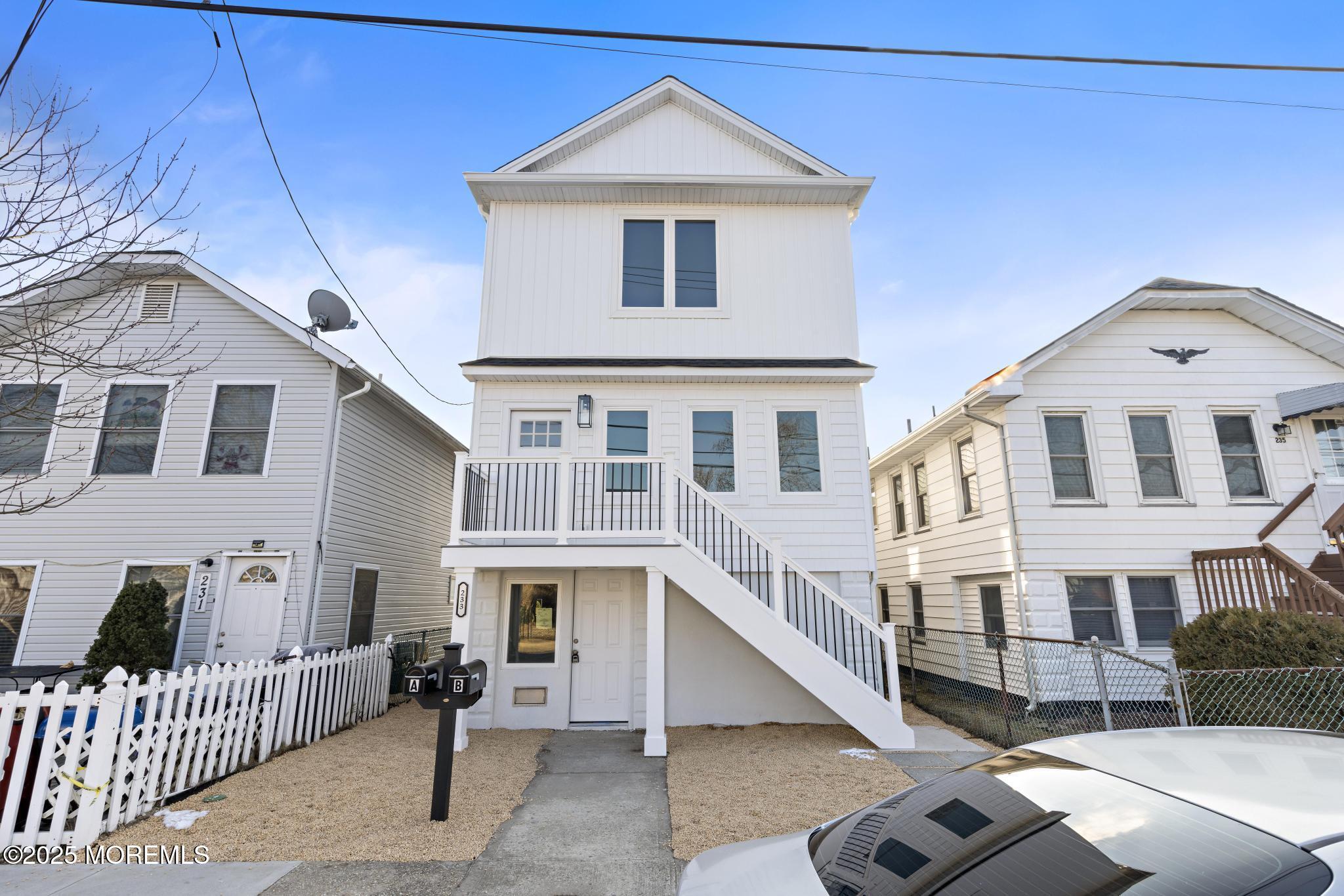 233 Dupont Avenue, 1