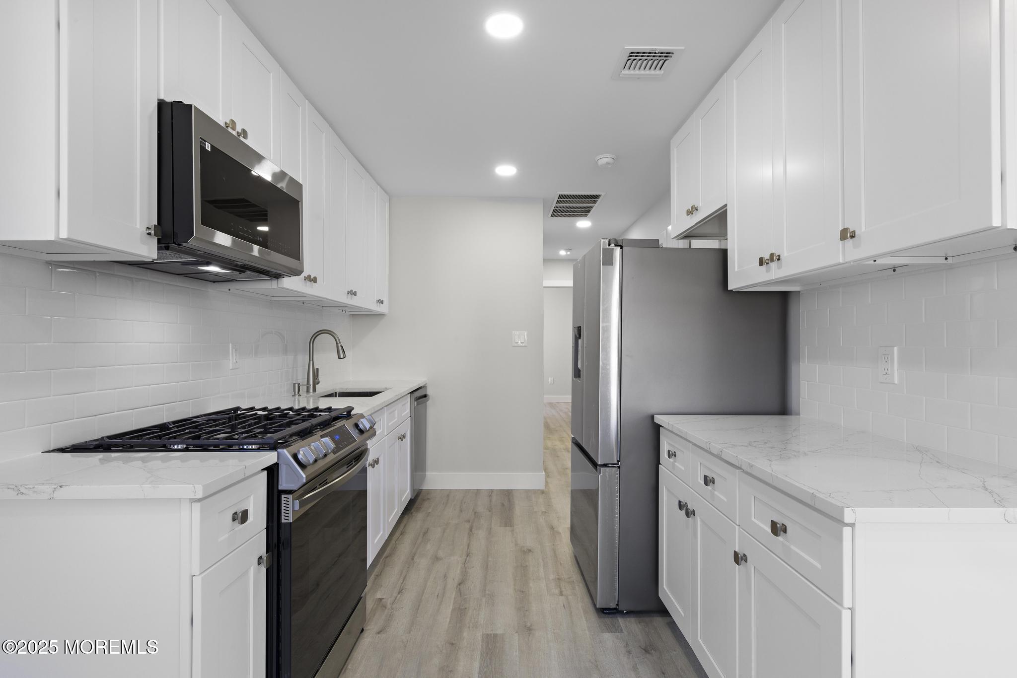 233 Dupont Avenue, 1