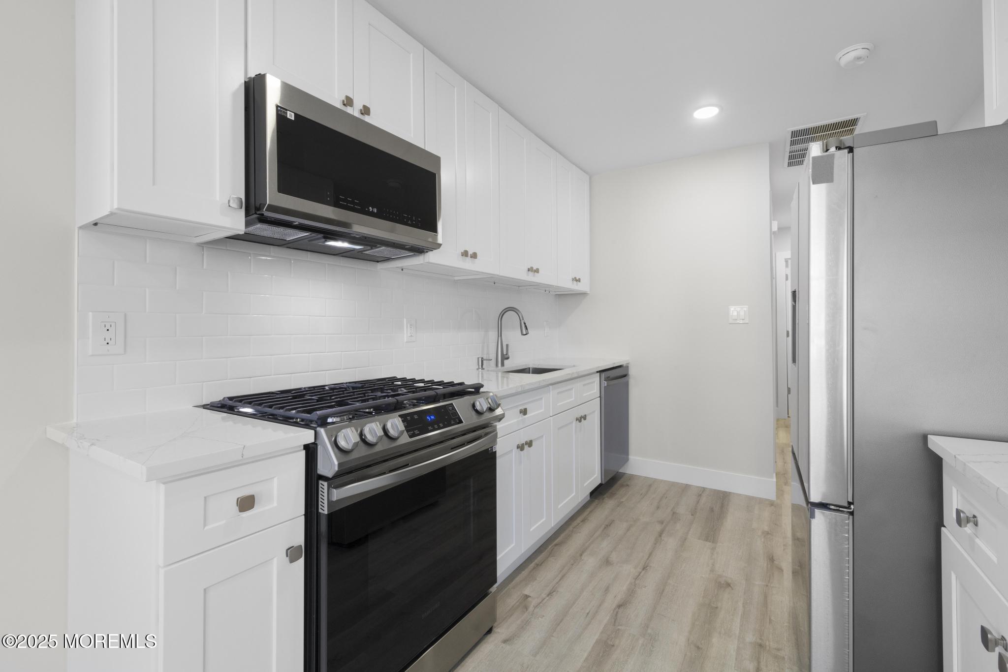 233 Dupont Avenue, 1