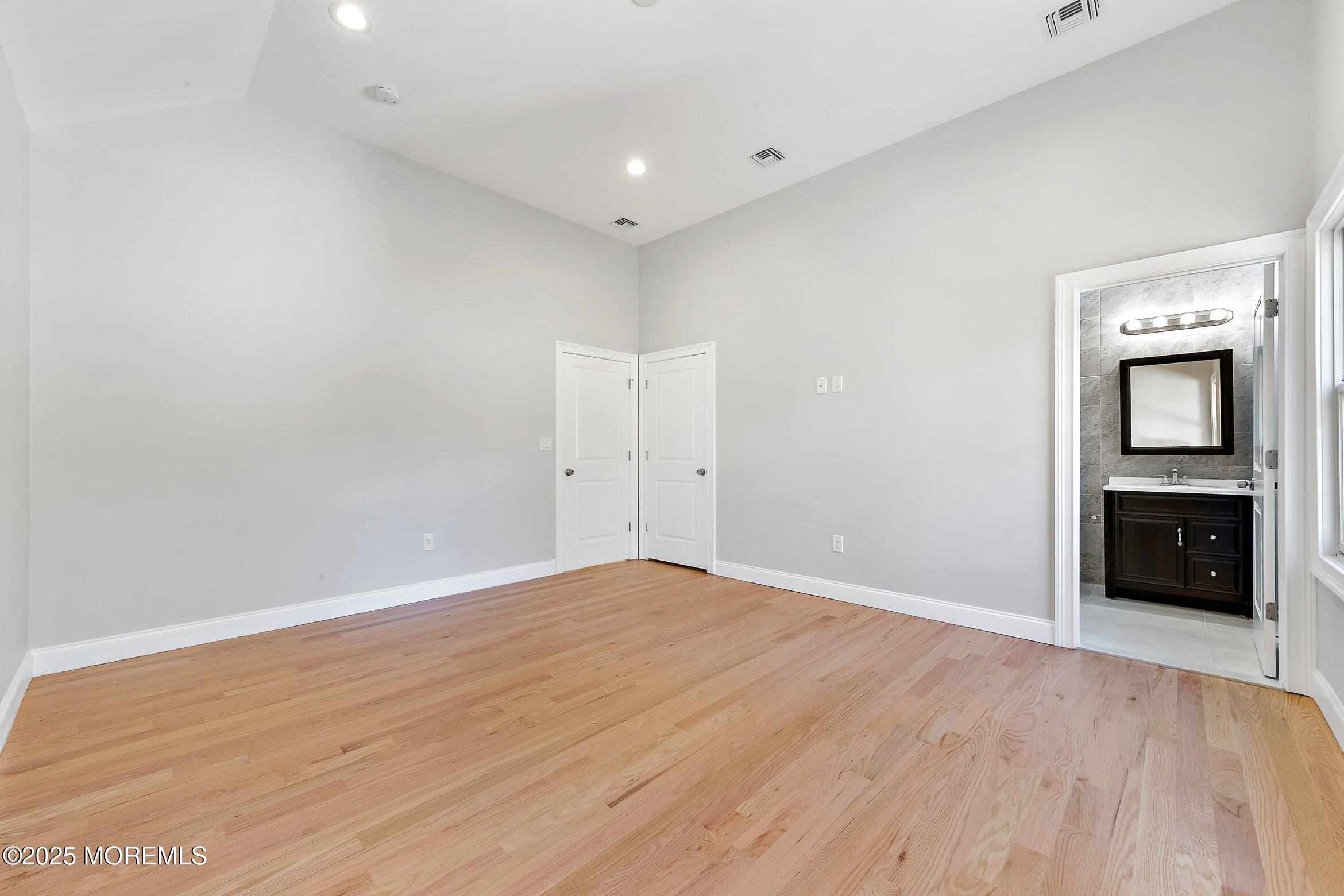 509 Middle Lane