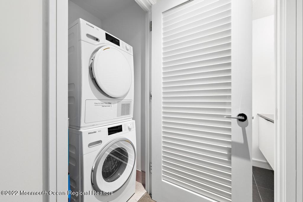 15 Morris Avenue, 422