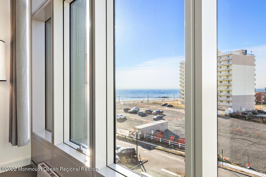 15 Morris Avenue, 422