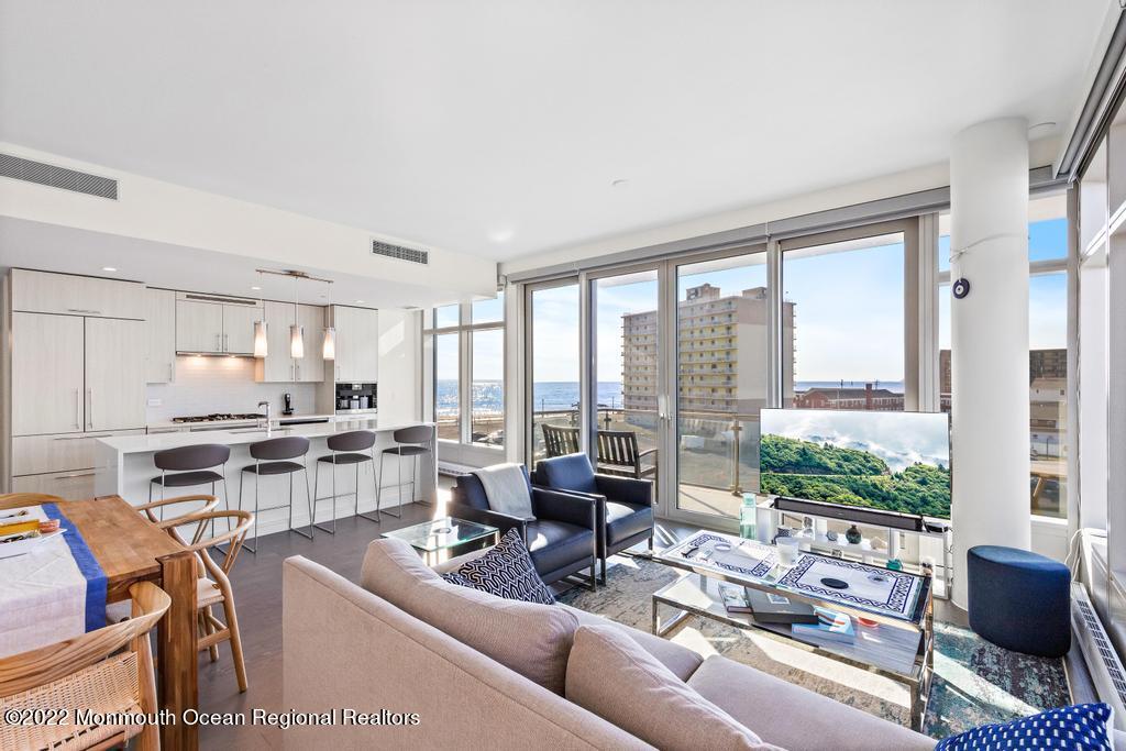 15 Morris Avenue, 422