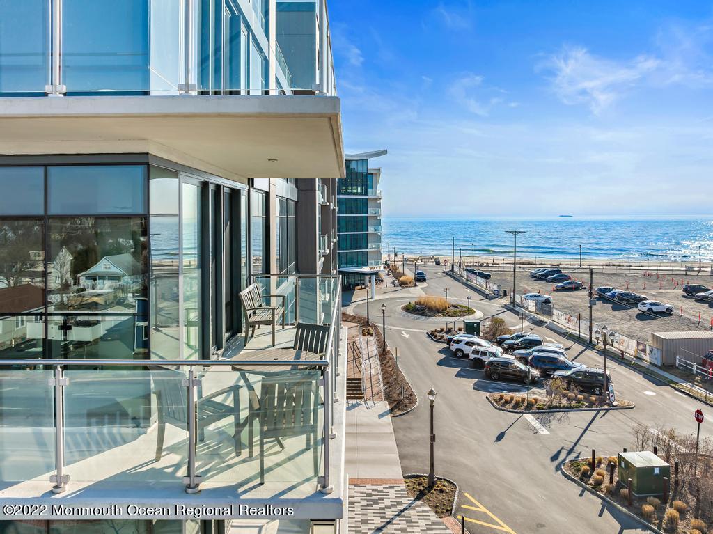 15 Morris Avenue, 422