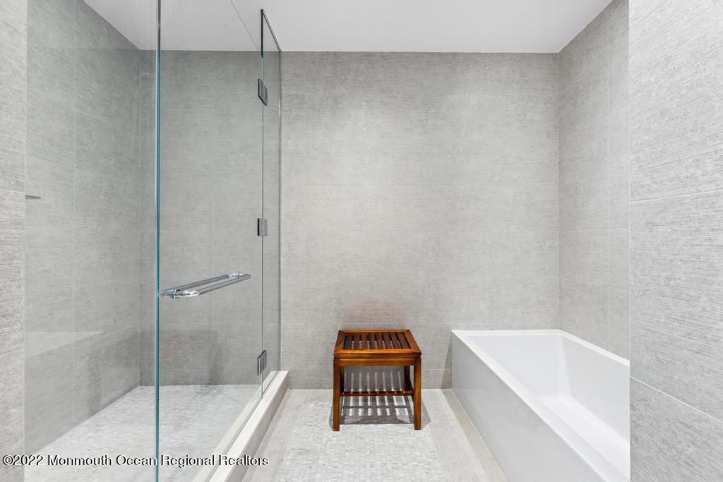 15 Morris Avenue, 422