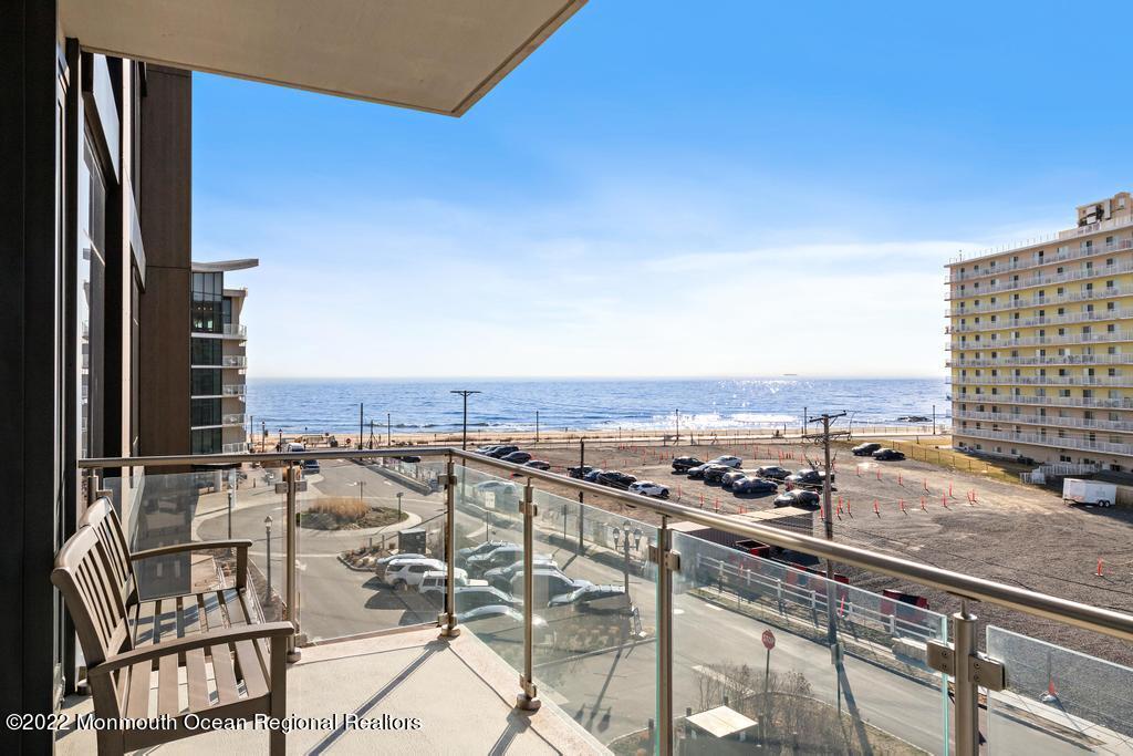 15 Morris Avenue, 422