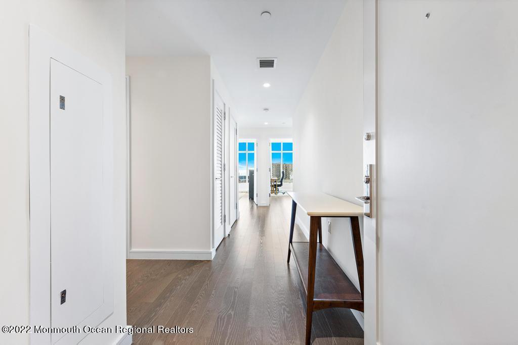 15 Morris Avenue, 422