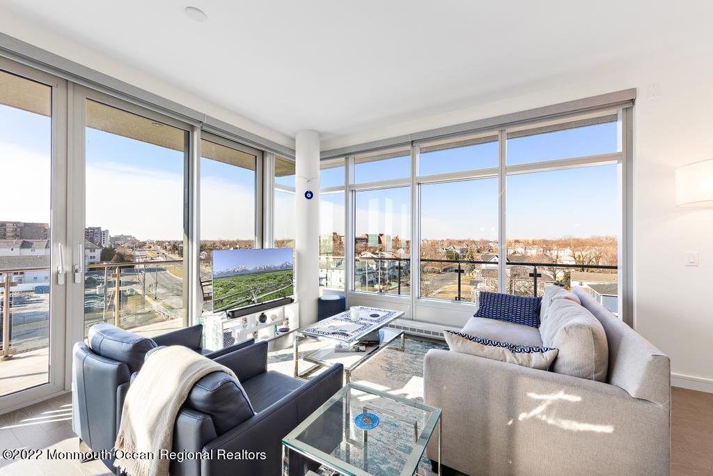 15 Morris Avenue, 422