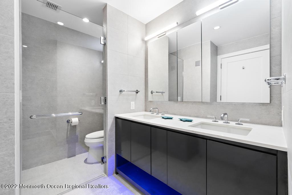 15 Morris Avenue, 422