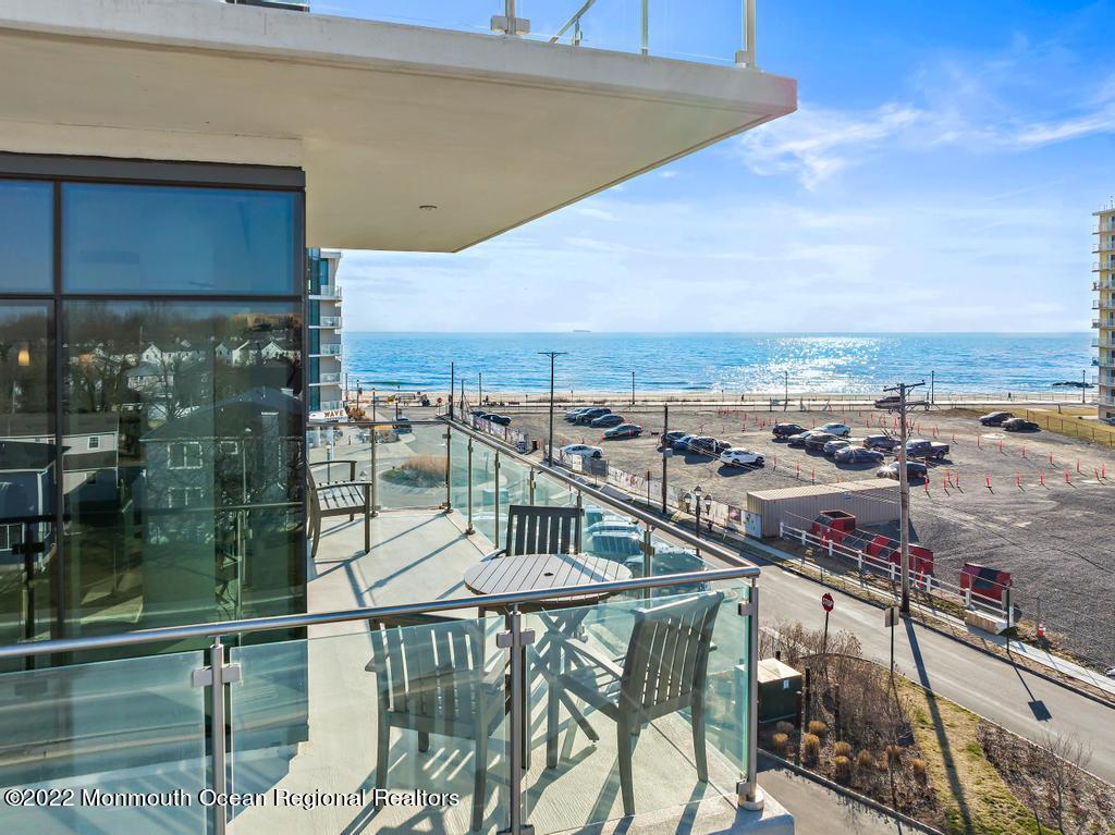 15 Morris Avenue, 422