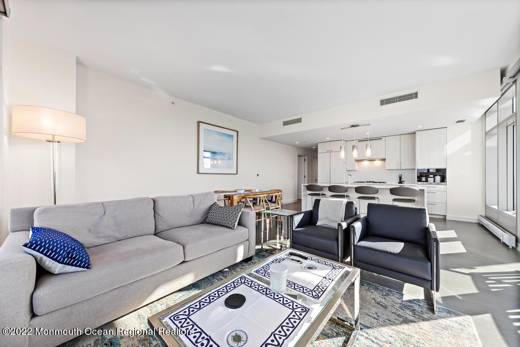 15 Morris Avenue, 422