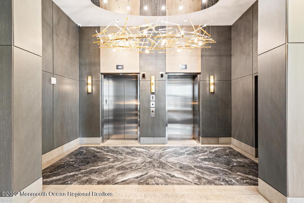 15 Morris Avenue, 422