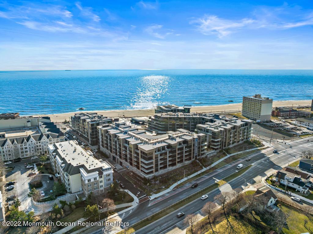 15 Morris Avenue, 422