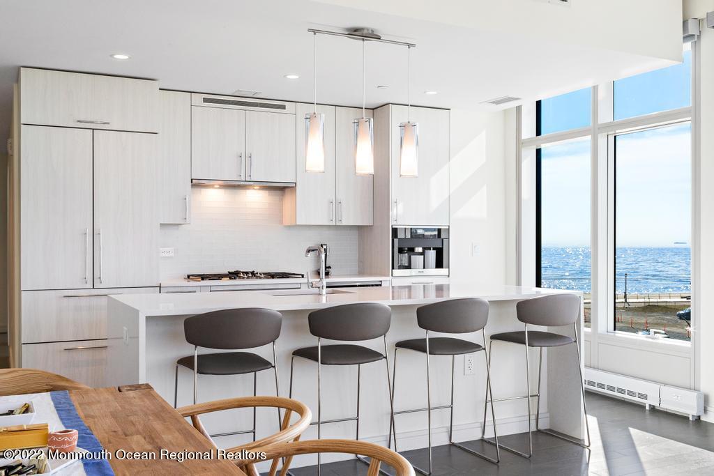 15 Morris Avenue, 422