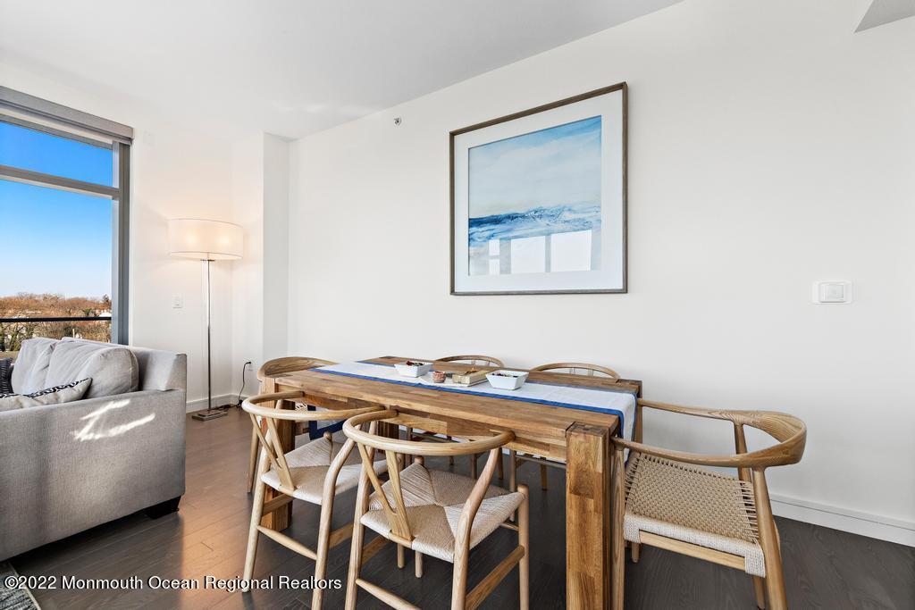 15 Morris Avenue, 422