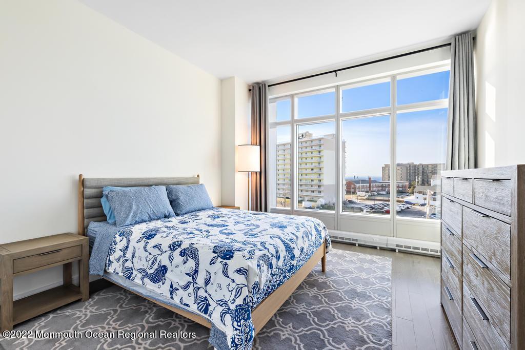 15 Morris Avenue, 422