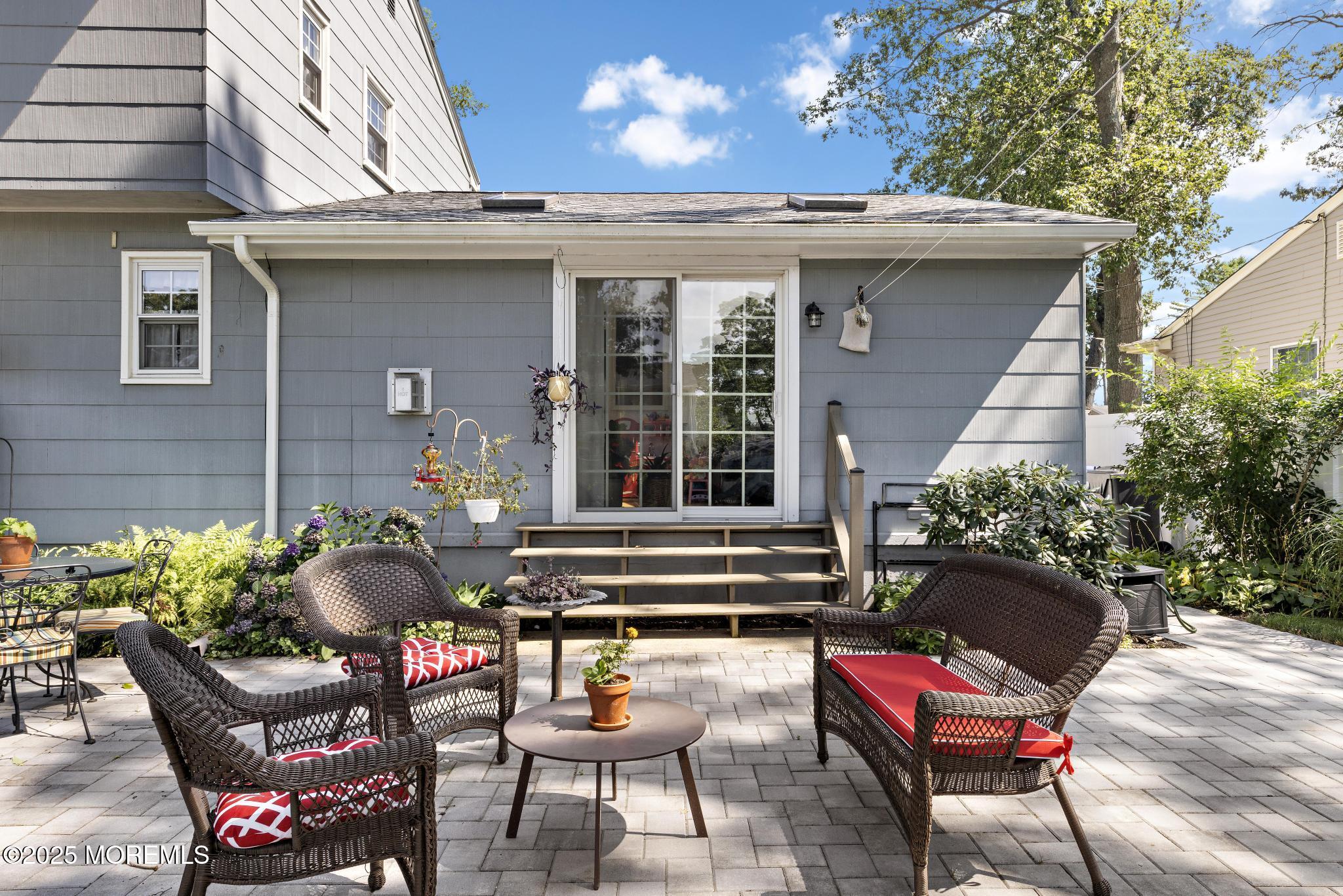 77 Pineland Road