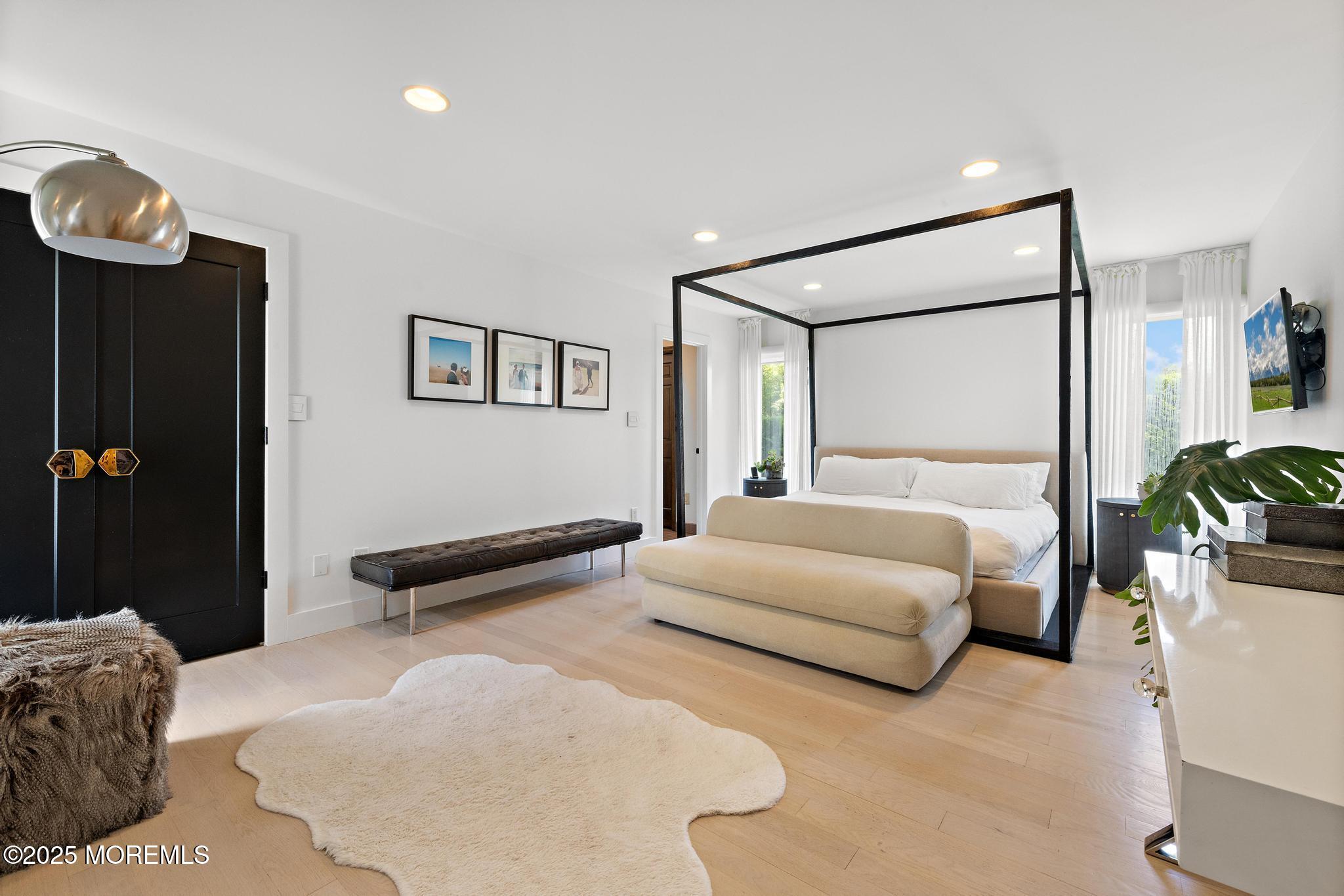 6 Cobblestone Court