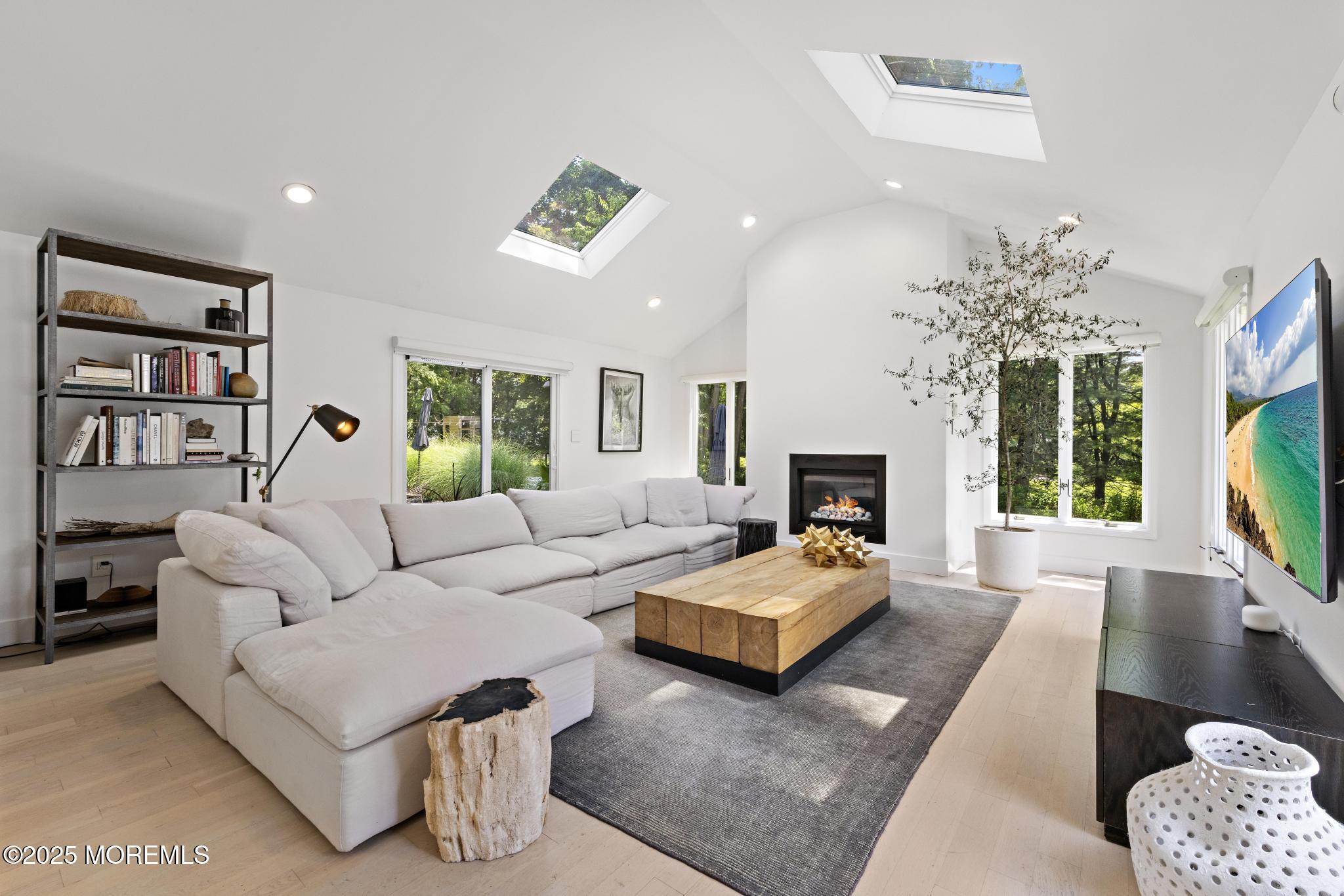 6 Cobblestone Court
