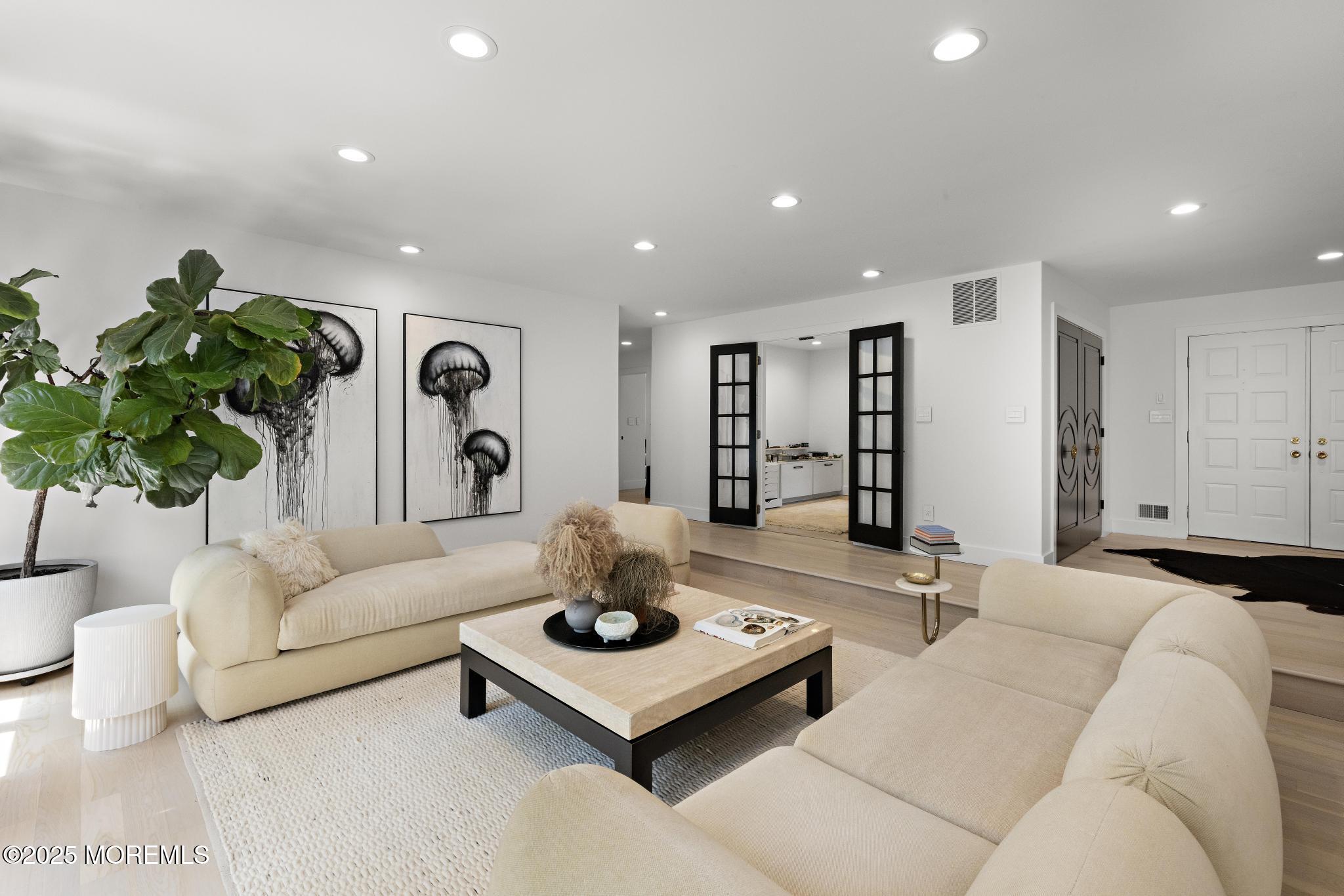 6 Cobblestone Court
