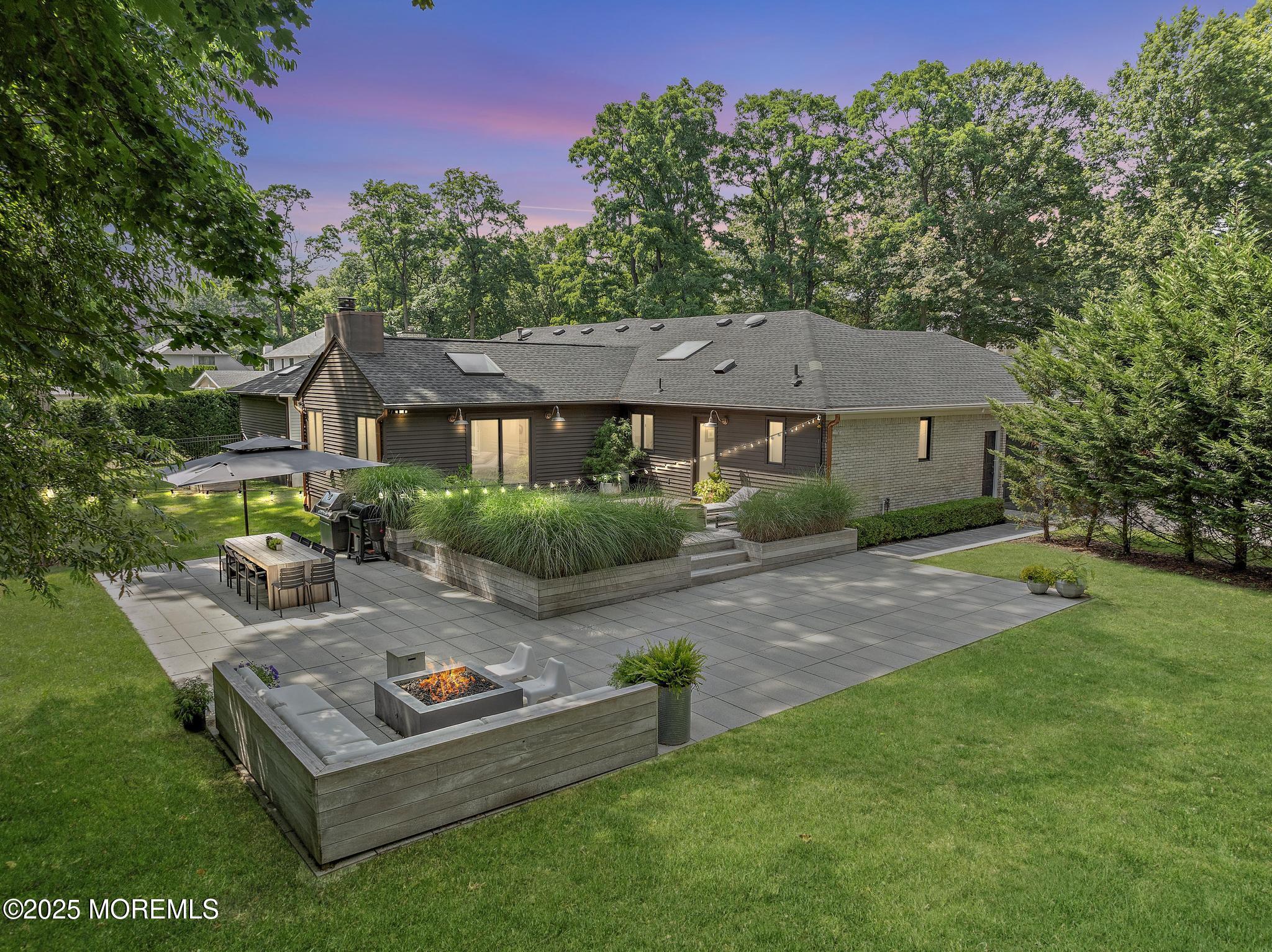 6 Cobblestone Court