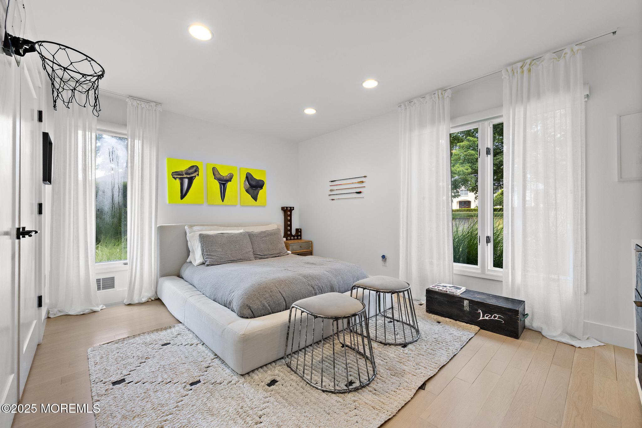 6 Cobblestone Court