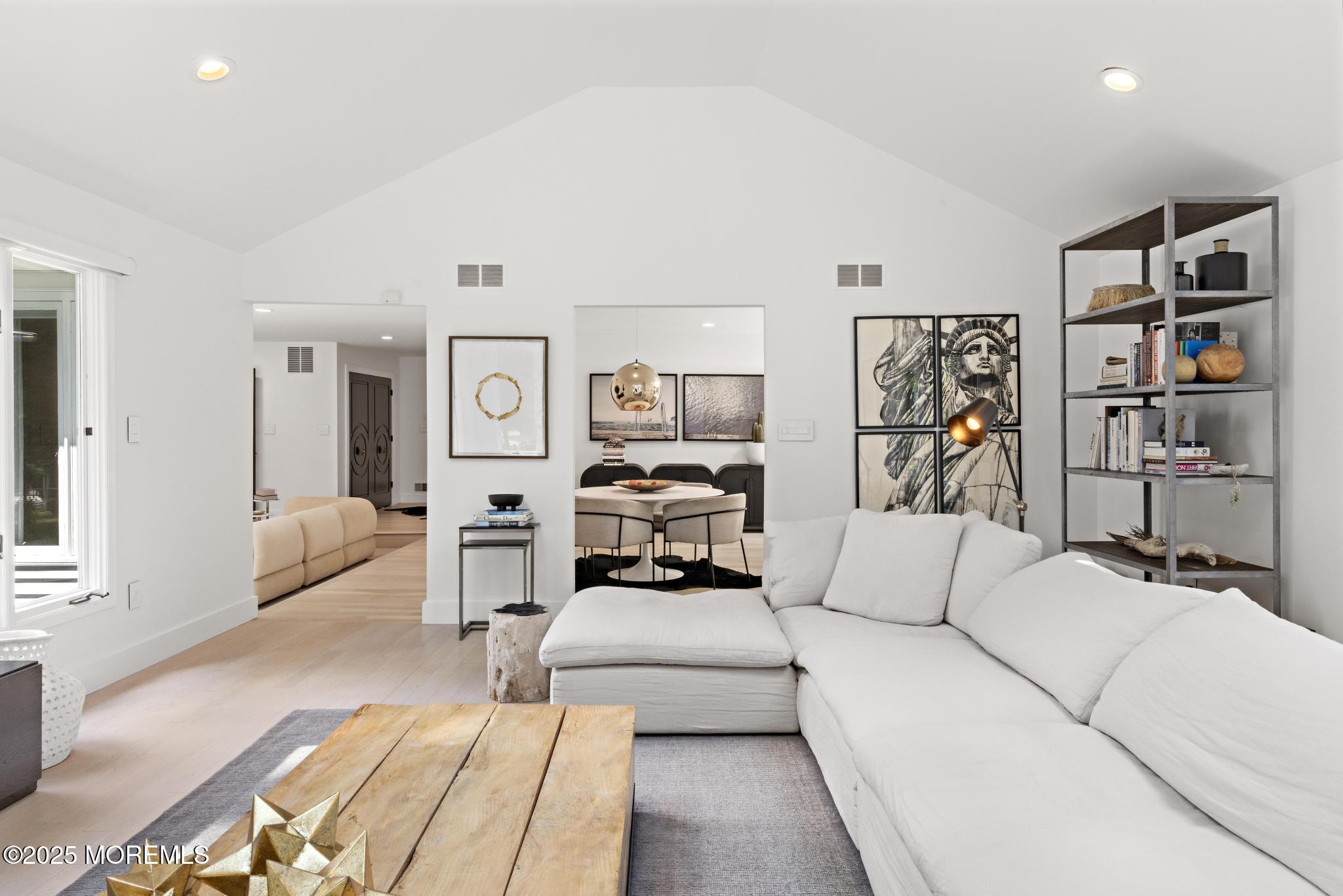 6 Cobblestone Court
