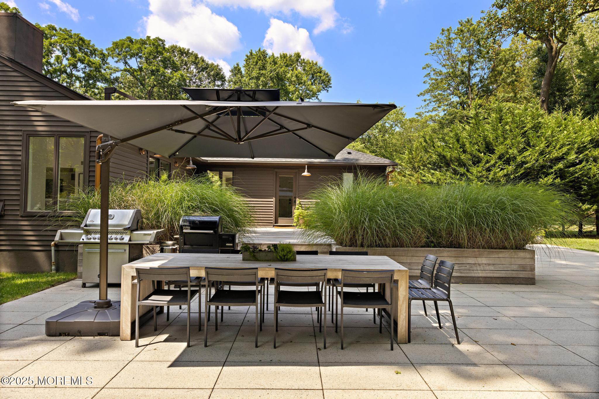 6 Cobblestone Court