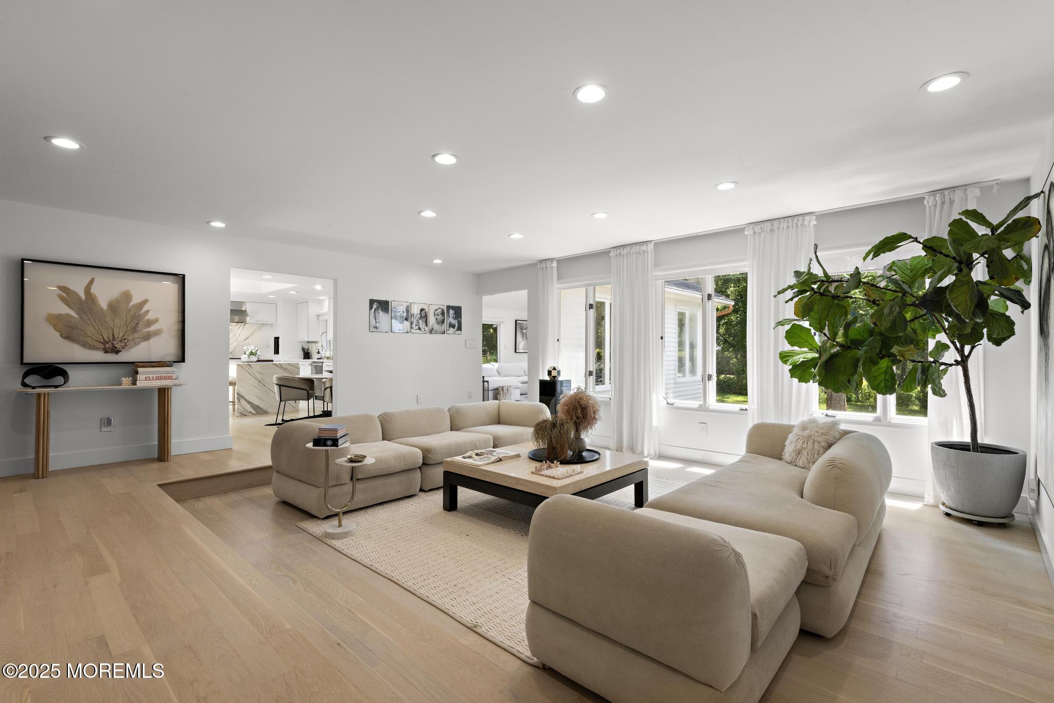 6 Cobblestone Court