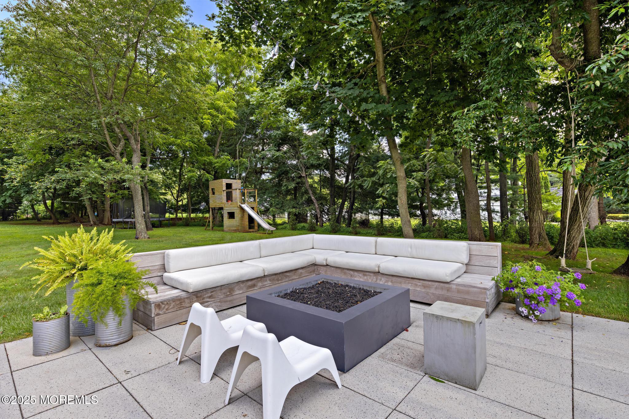 6 Cobblestone Court