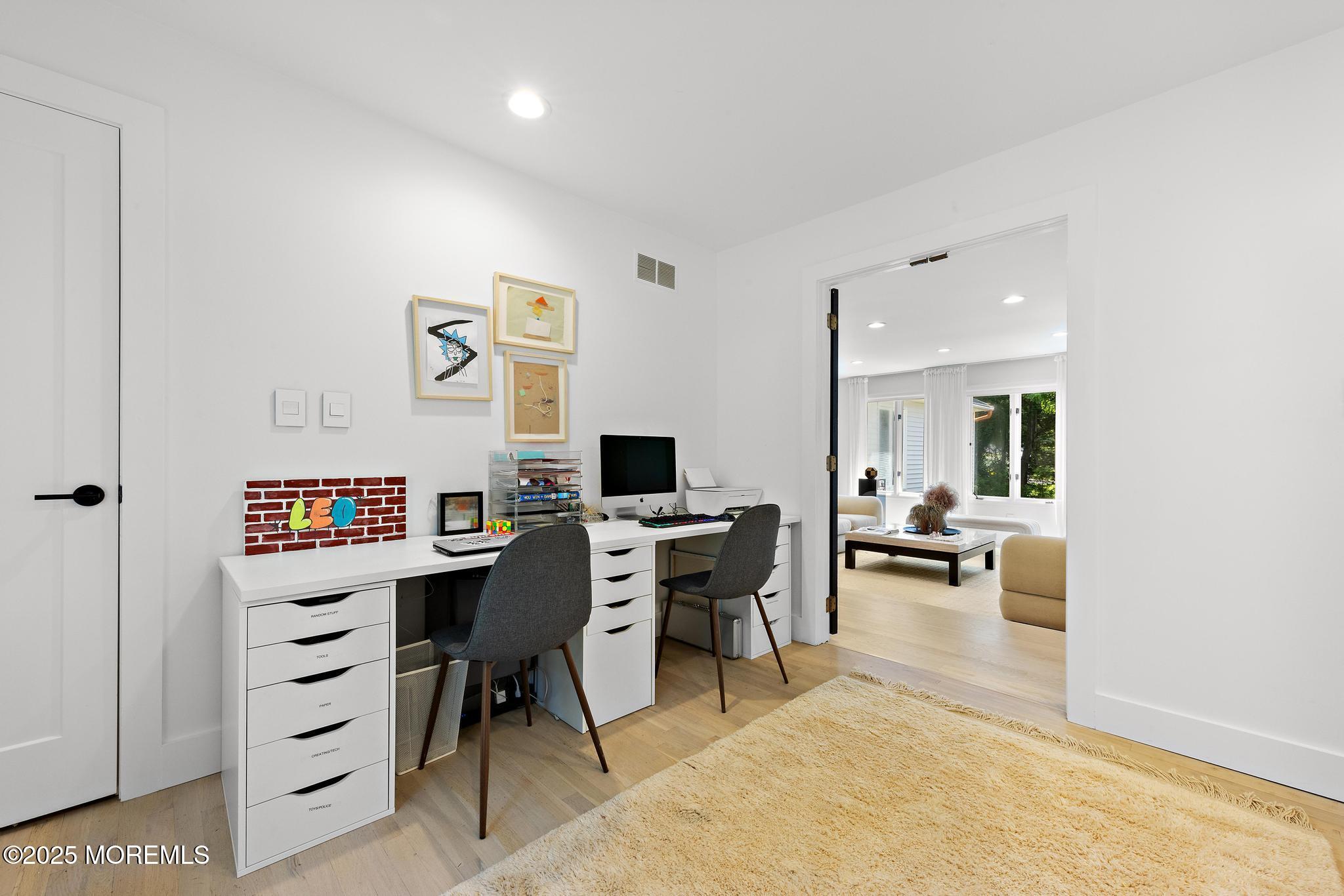 6 Cobblestone Court