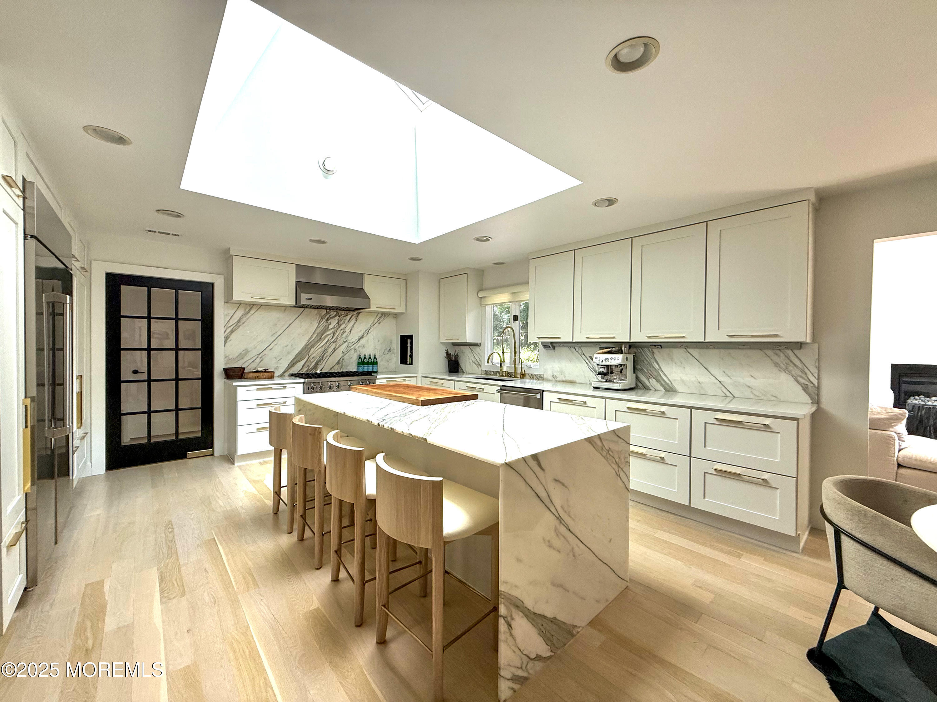 6 Cobblestone Court
