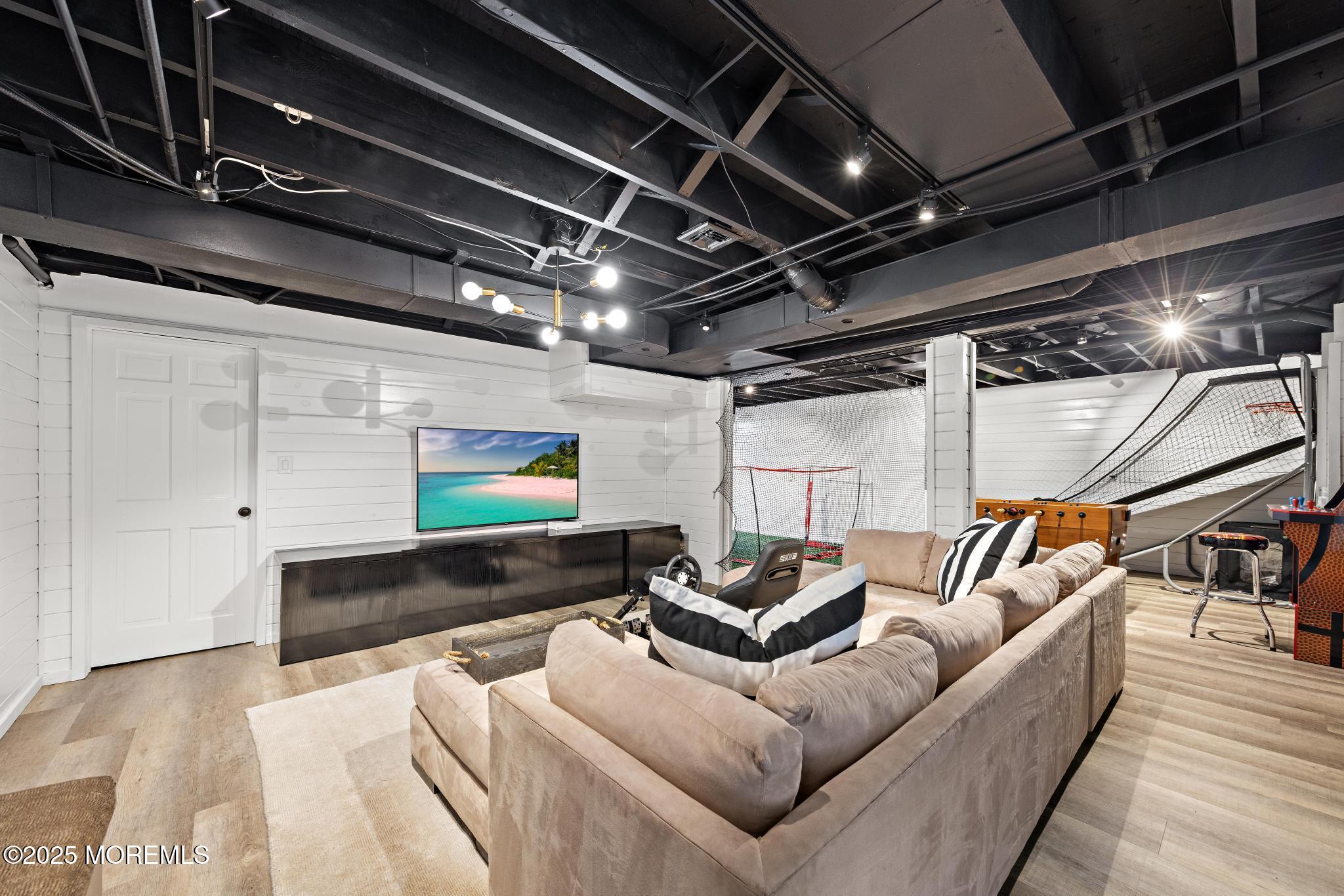 6 Cobblestone Court