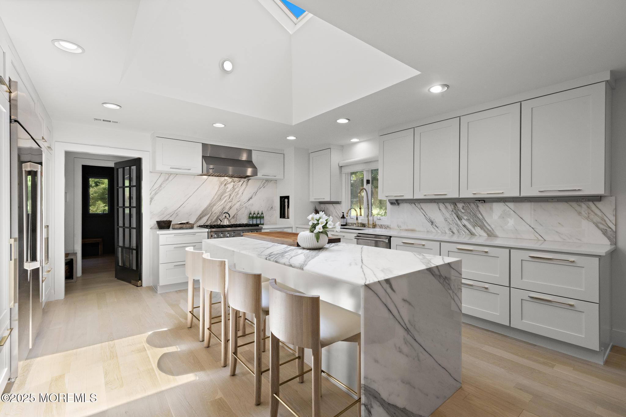 6 Cobblestone Court
