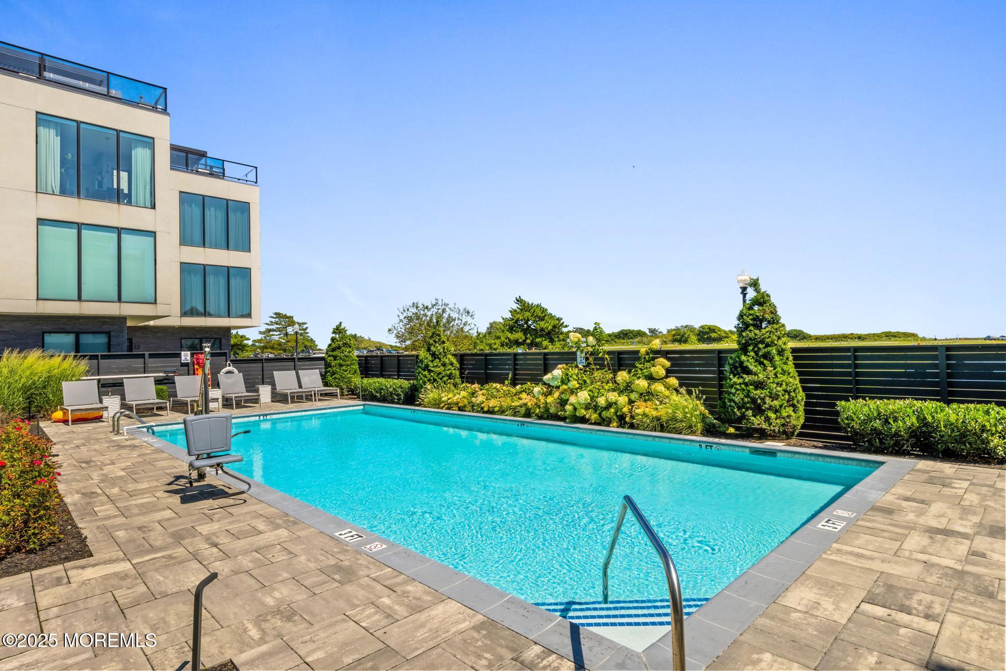 200 Ocean Avenue N, 19