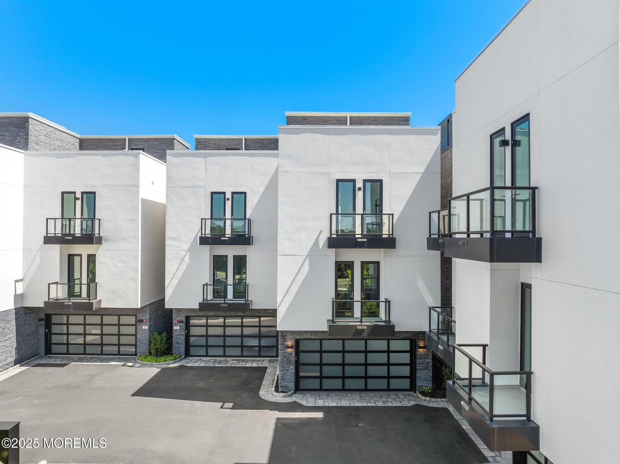 200 Ocean Avenue N, 19