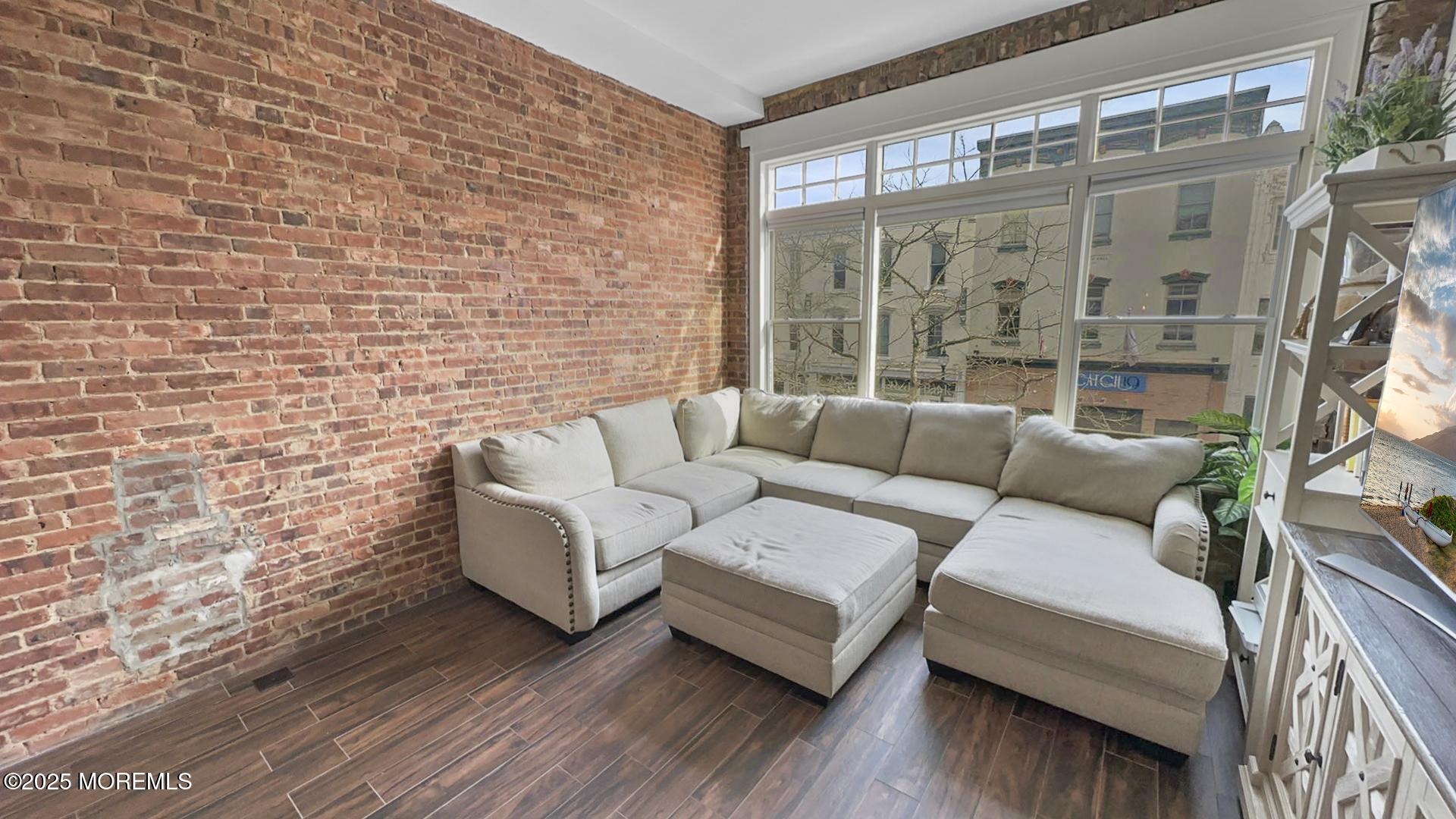 18 Broad Street, 2F
