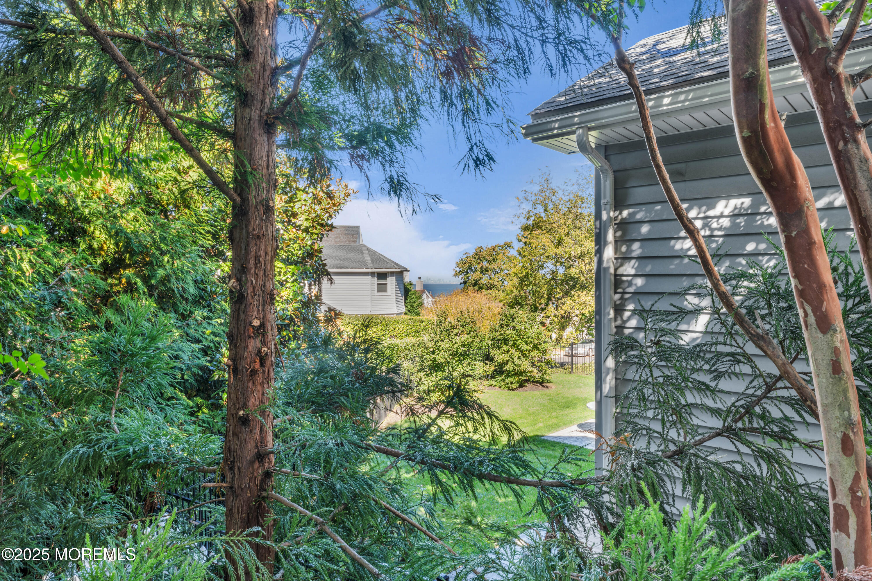 23 6th Avenue